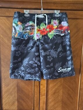 Snap-on Black Floral & Classic Car Men's Swim Trunks
